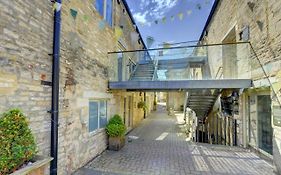 Brewery Loft - 3 Bedroom Bright Spacious Apartment In The Centre Of Town, Wifi, Netflix
